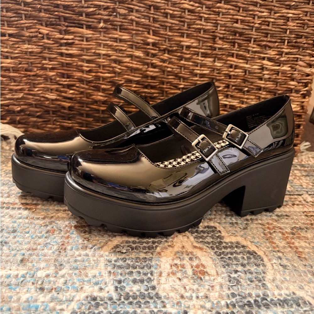 Black Patent Leather Mary Jane Platform Shoes